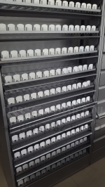 Фото диспенсера на 140 видов сигарет в открытом виде