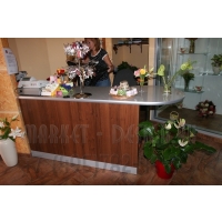 Стол флориста в цветочный магазин