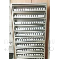 Фото шкафа для сигарет с десятью синхронными шторками в открытом  виде
