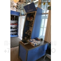 Фото использования пристенного стеллажа с рольставнями