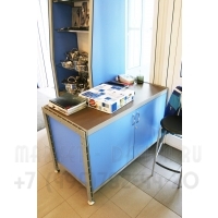 Фотография стеллажа с рольставнями для магазина