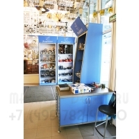 Фотография стеллажа с рольставнями для магазина пример использования 