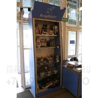 Фото стеллажа с рольставнями для магазина в открытом виде 