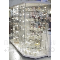 Демонстрационная витрина для посуды