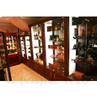 Демонстрационная витрина с подсветкой для аксессуаров 