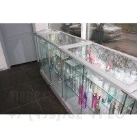 Экспозиционные витрины с стеклянным верхом 