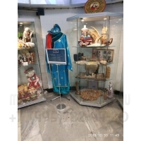 Фото угловой витрины