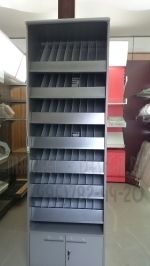 Шкаф витрина для сигарет с гравитационными полками 