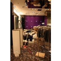 Торговое оборудование для магазина одежды PHARD в торговом центре Атриум
