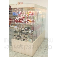 Стеклянная витрина для проф косметики 