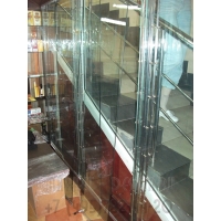 Стеклянная витрина в табачный магазин