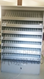 Торговая витрина для сигарет с гравитационными полками 