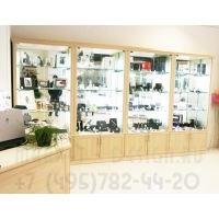 Торговые витрины с подсветкой в боковых стойках