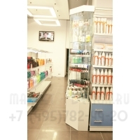 Угловая витрина с тумбой 