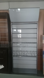 Фото металлической витрины для сигарет с синхронными дверями