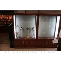 Витрина с подсветкой для демонстрации кальянов 