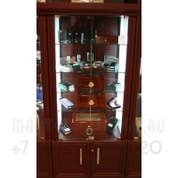 Витрина с подсветкой в боковых стенках