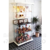 Витрина со стеклянными полками фото